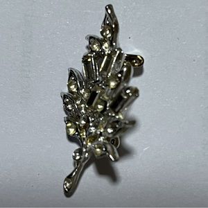 SELLING BROOCH FOR WOMEN SIZE # REGULAR COLOR SILVER